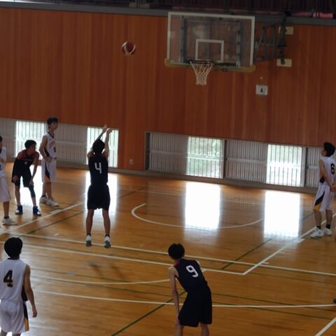 バスケットボール部がウィンターカップ岡山県予選会（県大会）に出場しました。