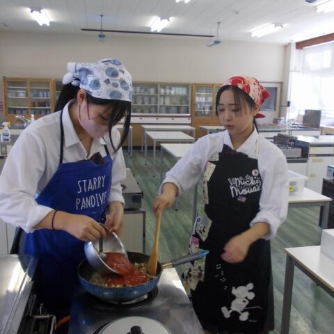 豆と芋の魅力を味わう!チリコンカンとスイートポテト作り!
