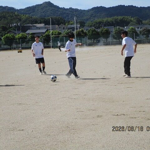 この春活動開始したサッカー部、40℃近い酷暑に耐えて練習に励みました!!